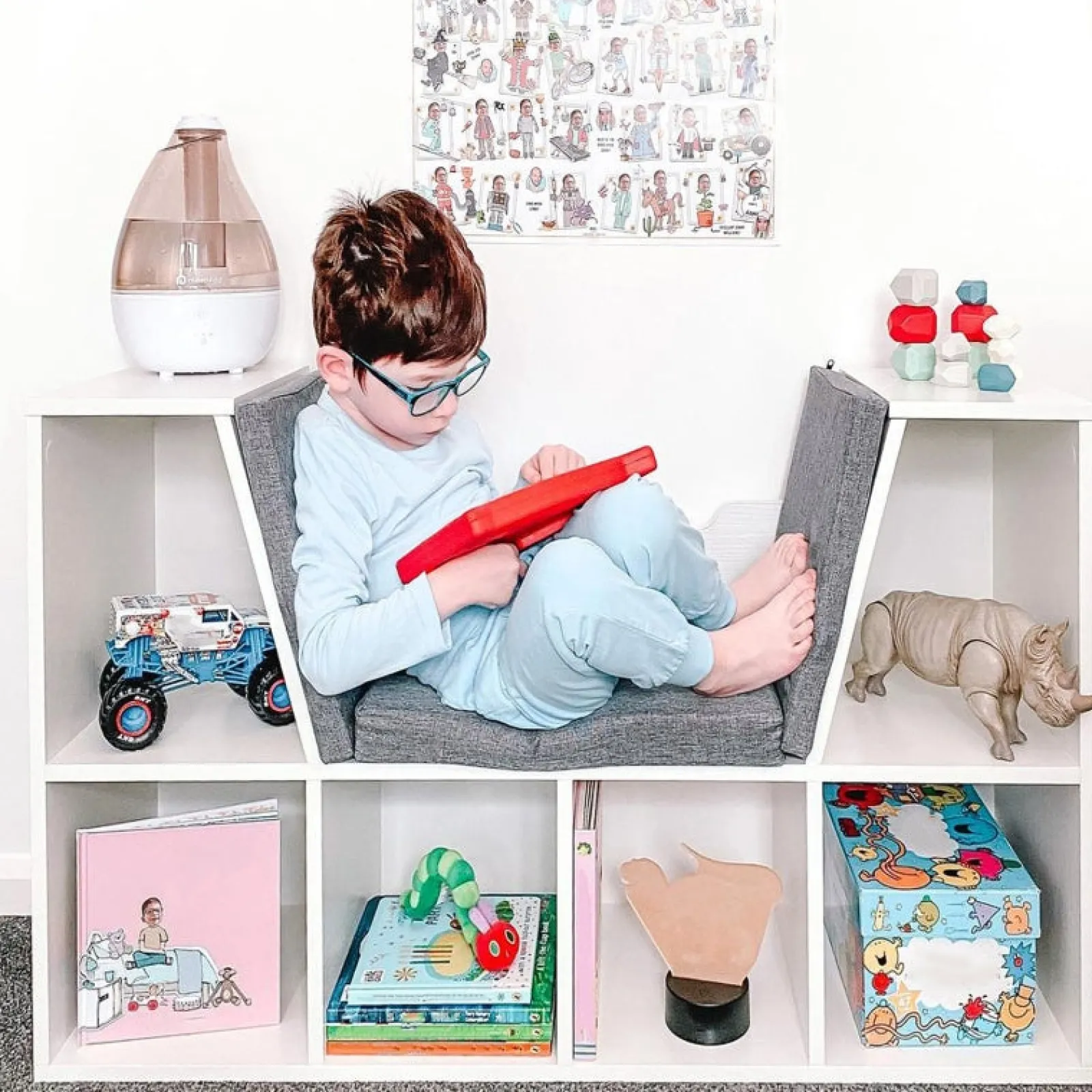 Kinder Little Helper Bücherregal für Kinder | Aufbewahrungseinheit für Spielzeug | Lesesitz für Kinder | Grau mit grau gepolstertem Sitz
