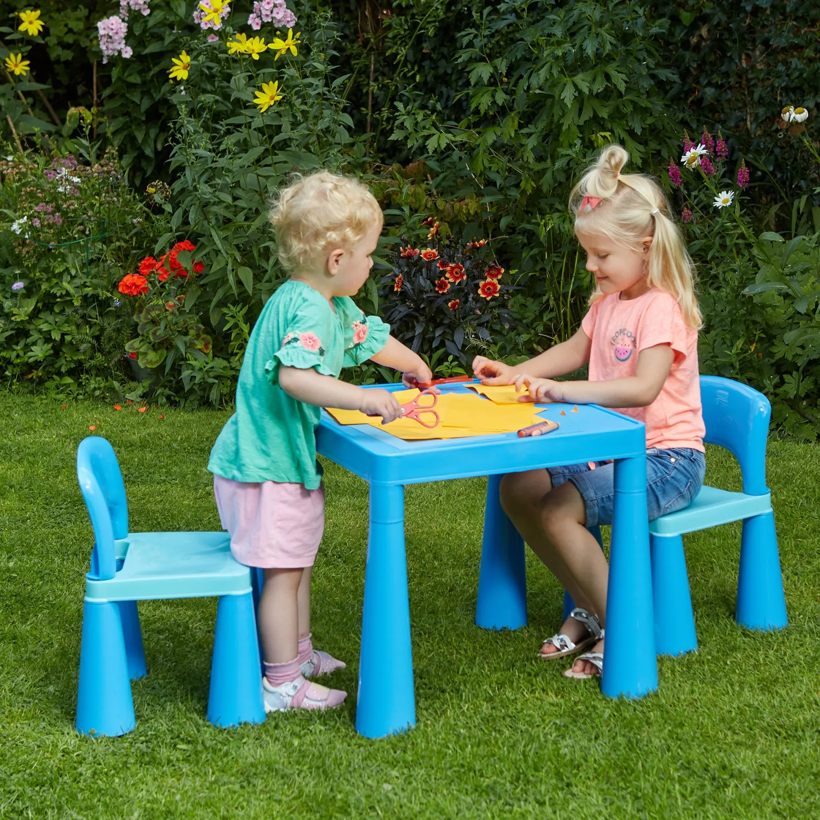 Kinder Little Helper Chunky & Funky Kunststoff für Kinder | Kinder-Aktivitätstisch und 2 Stühle im Set | Blau