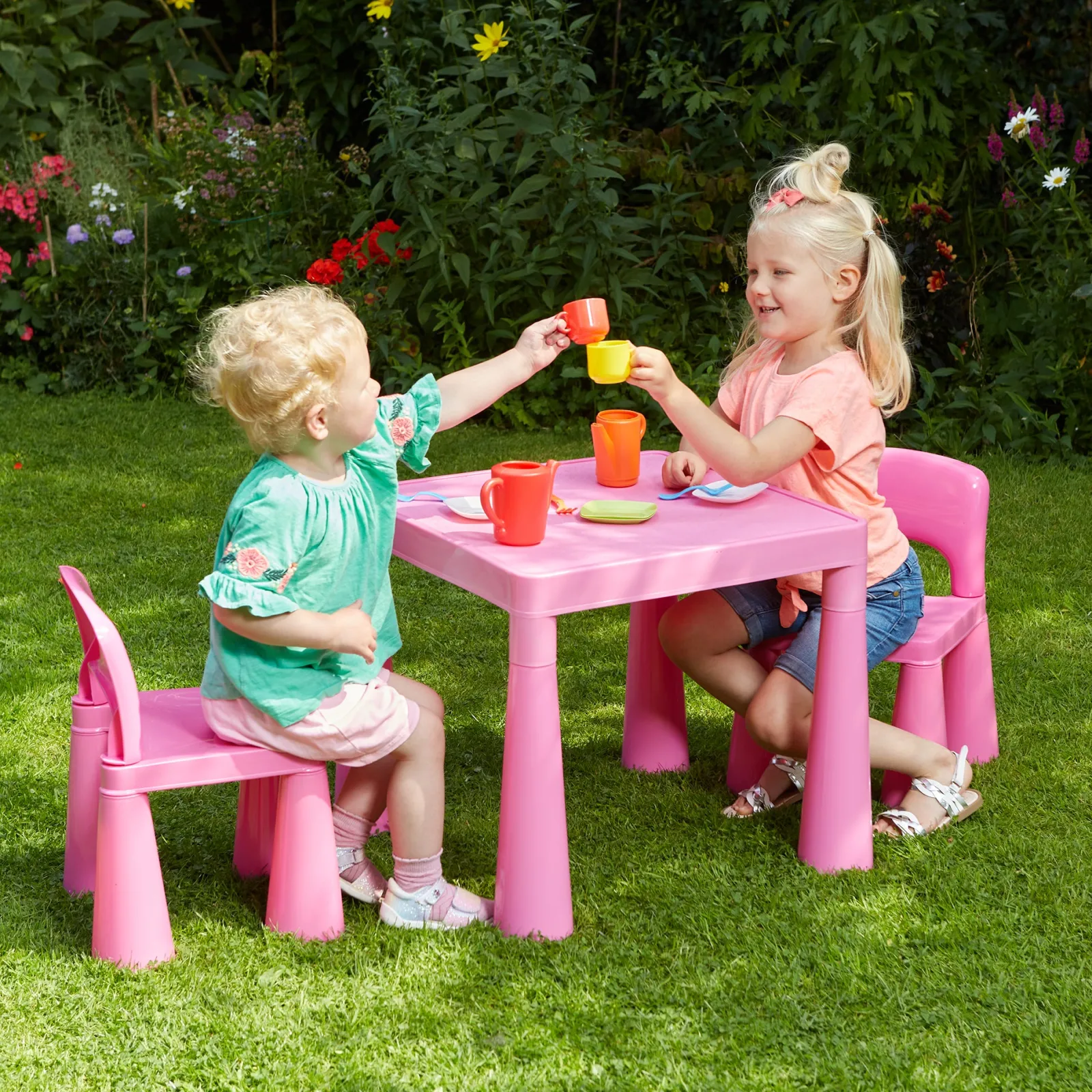 Kinder Little Helper Chunky & Funky Kunststoff für Kinder | Kinder-Aktivitätstisch und 2 Stühle im Set | Hot Pink