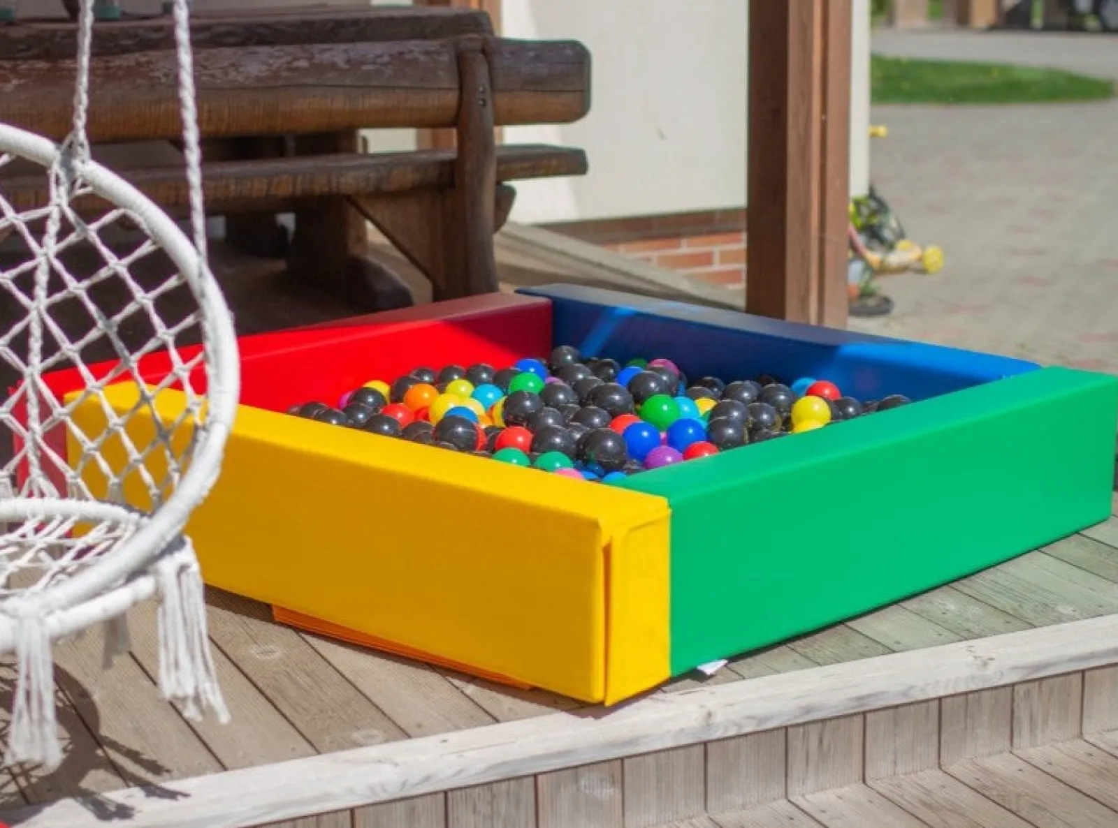 Kinder Little Helper Großes Montessori Ball Pit Soft Play Set | Bällebad mit Innenbodenmatte | 122 x 122 x 30 cm | Primärfarben | 3m+