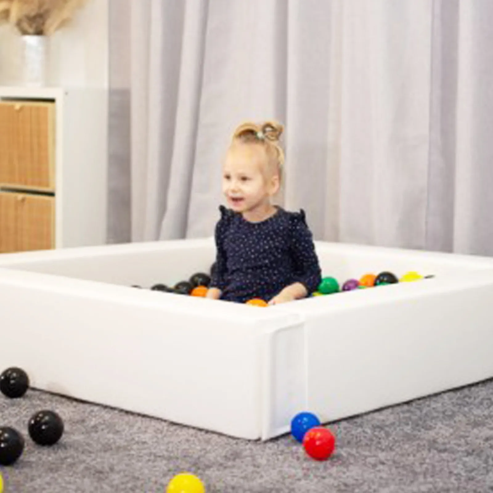 Kinder Little Helper Großes Montessori-Bällebad-Softplay-Set | Bällebad mit innerer Bodenmatte | 1,3 m quadratisch | Weiß | 3m+