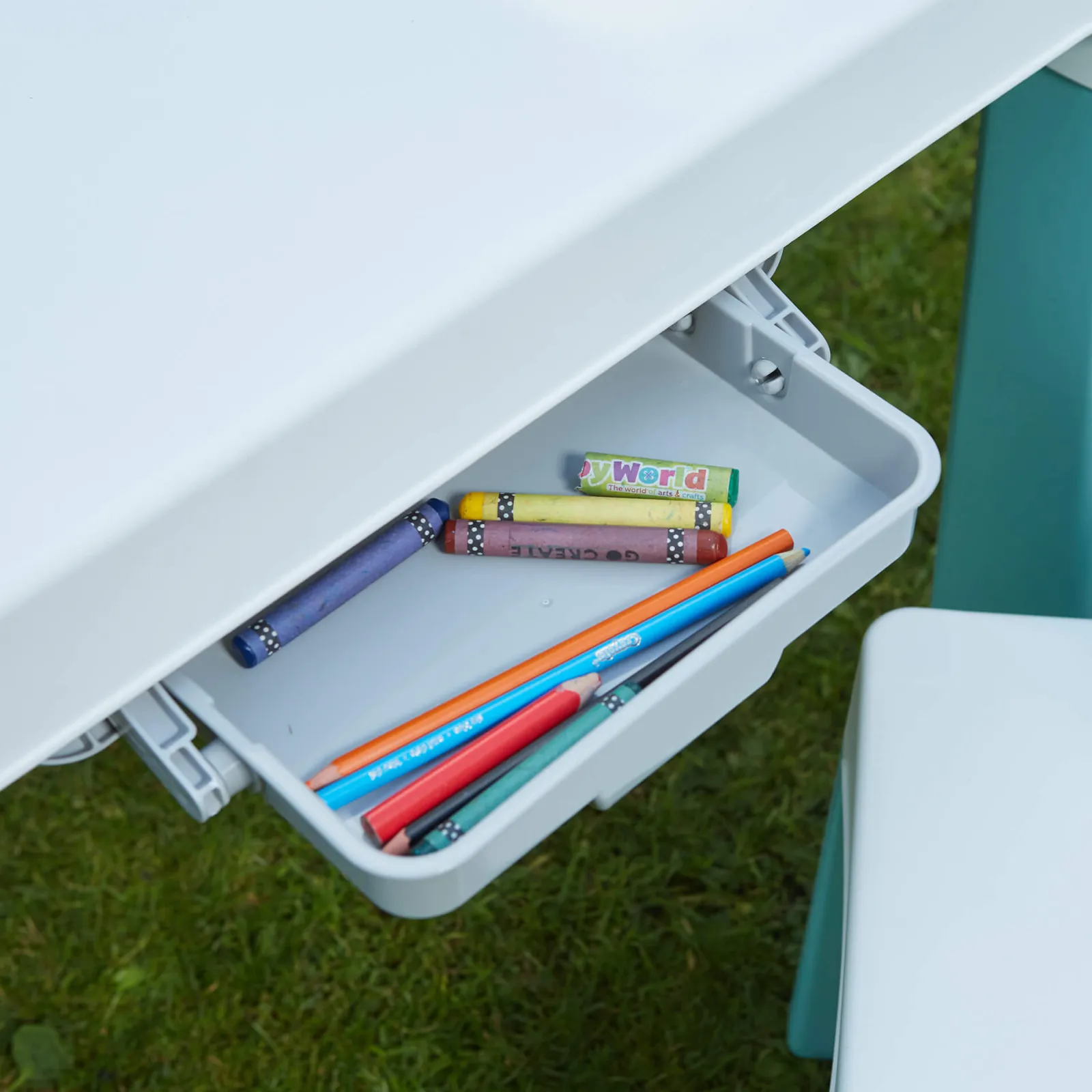Kinder Little Helper Grow-with-me Kinder höhenverstellbarer Tisch und Stühle | Lagerung | 2-8 Jahre | Grün und Weiß