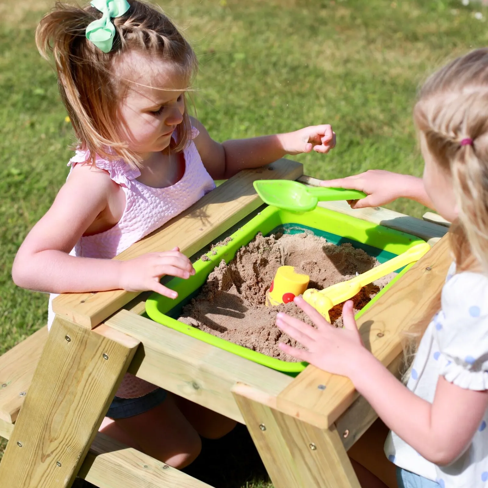Little Helper Hochwertige Montessori 4-in-1 Öko-Holz-Picknickbank mit 2 Sitzplätzen, Wasserstation, Sandkasten und Schlammküche + Deckel | 3 Jahre +