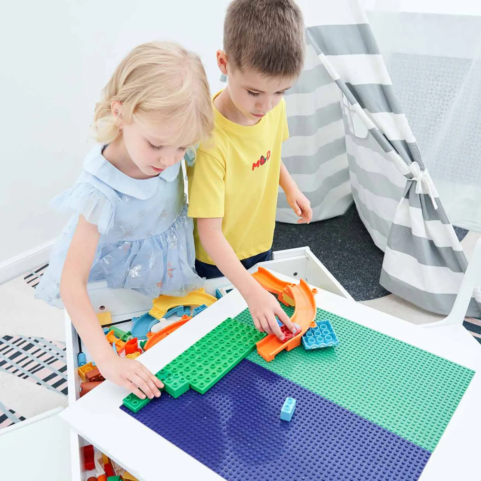 Kinder Little Helper 3-in-1-Holztisch und -Stühle für Kinder | Wendbare Tischplatte | Lego-Brett | Aufbewahrungsschubladen | Ab 3 Jahren
