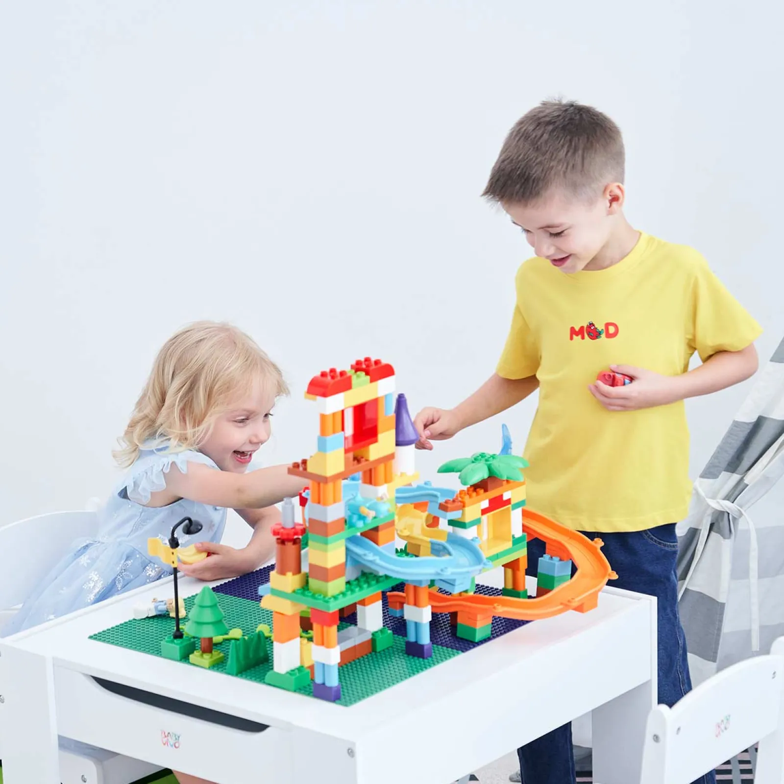 Kinder Little Helper 3-in-1-Holztisch und -Stühle für Kinder | Wendbare Tischplatte | Lego-Brett | Aufbewahrungsschubladen | Ab 3 Jahren