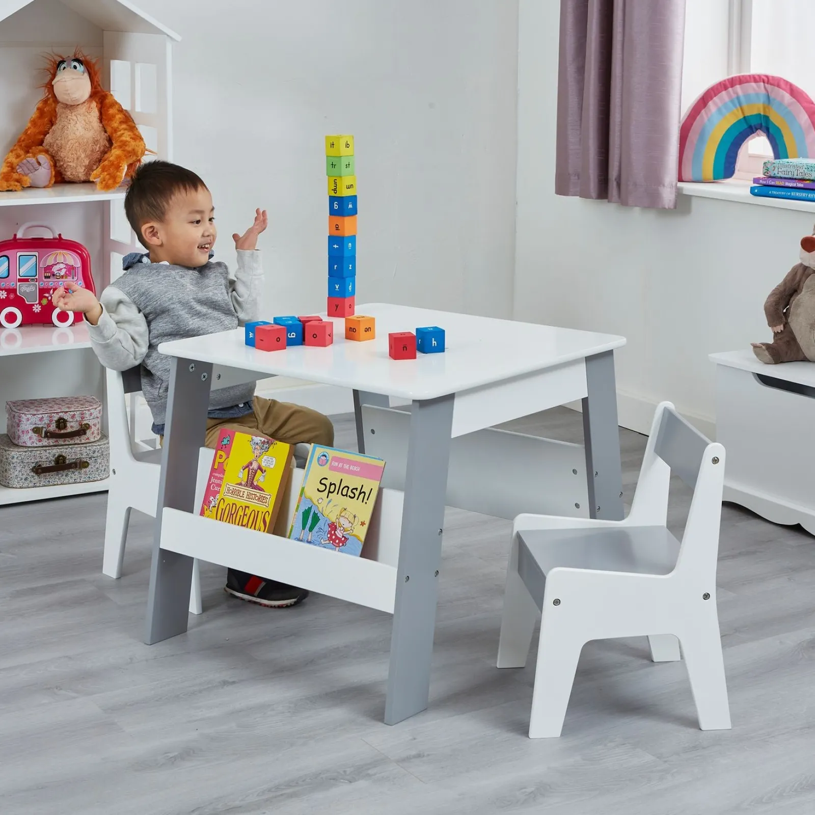 Kinder Little Helper 2-in-1-Set aus Kindertisch und 2 Stühlen | Bücherregal und Aufbewahrung | Weiß und Grau