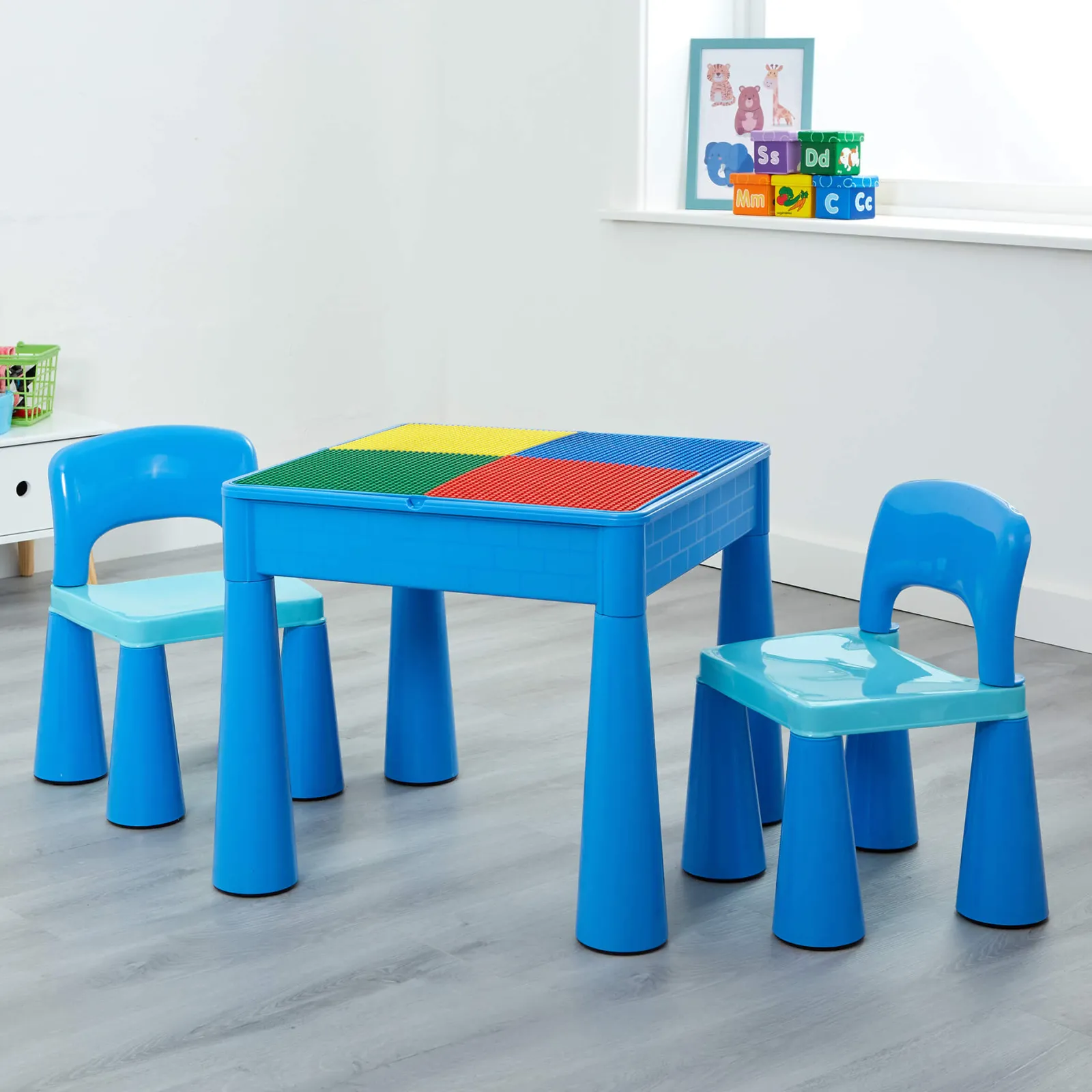 Kinder Little Helper 4-in-1-Set aus Kunststoff mit Tisch und 2 Stühlen für drinnen und draußen | Lego-Brett | Sand- und Wasserkasten | Blau