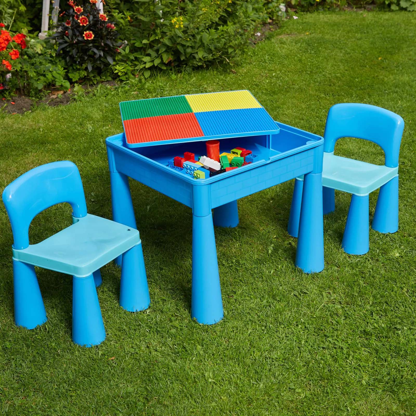 Kinder Little Helper 4-in-1-Set aus Kunststoff mit Tisch und 2 Stühlen für drinnen und draußen | Lego-Brett | Sand- und Wasserkasten | Blau