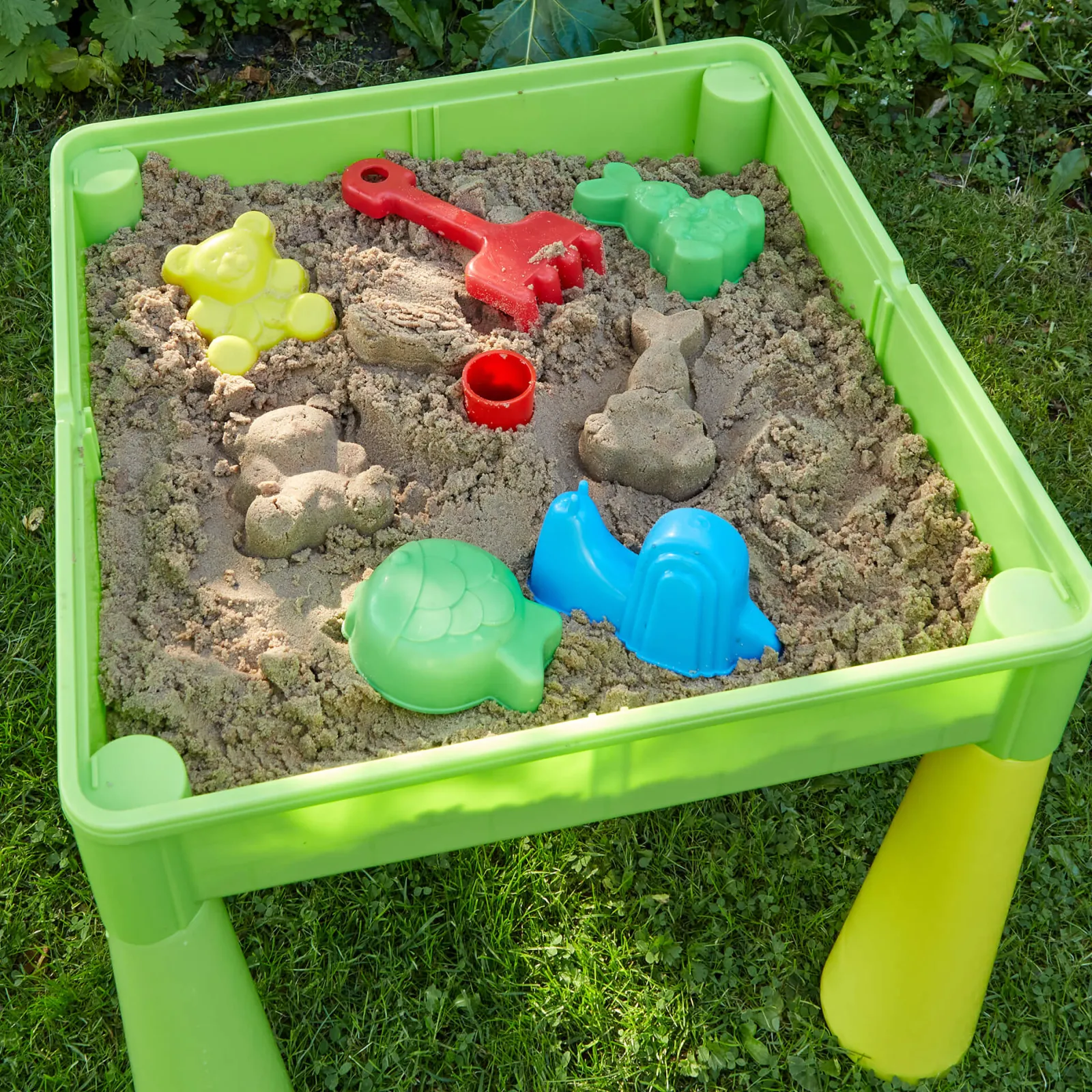 Kinder Little Helper 5-in-1-Set aus Tisch und 2 Stühlen für Kinder | Sand- und Wasserkasten | Lego | Trocken abwischbare Oberseite | Aufbewahrung