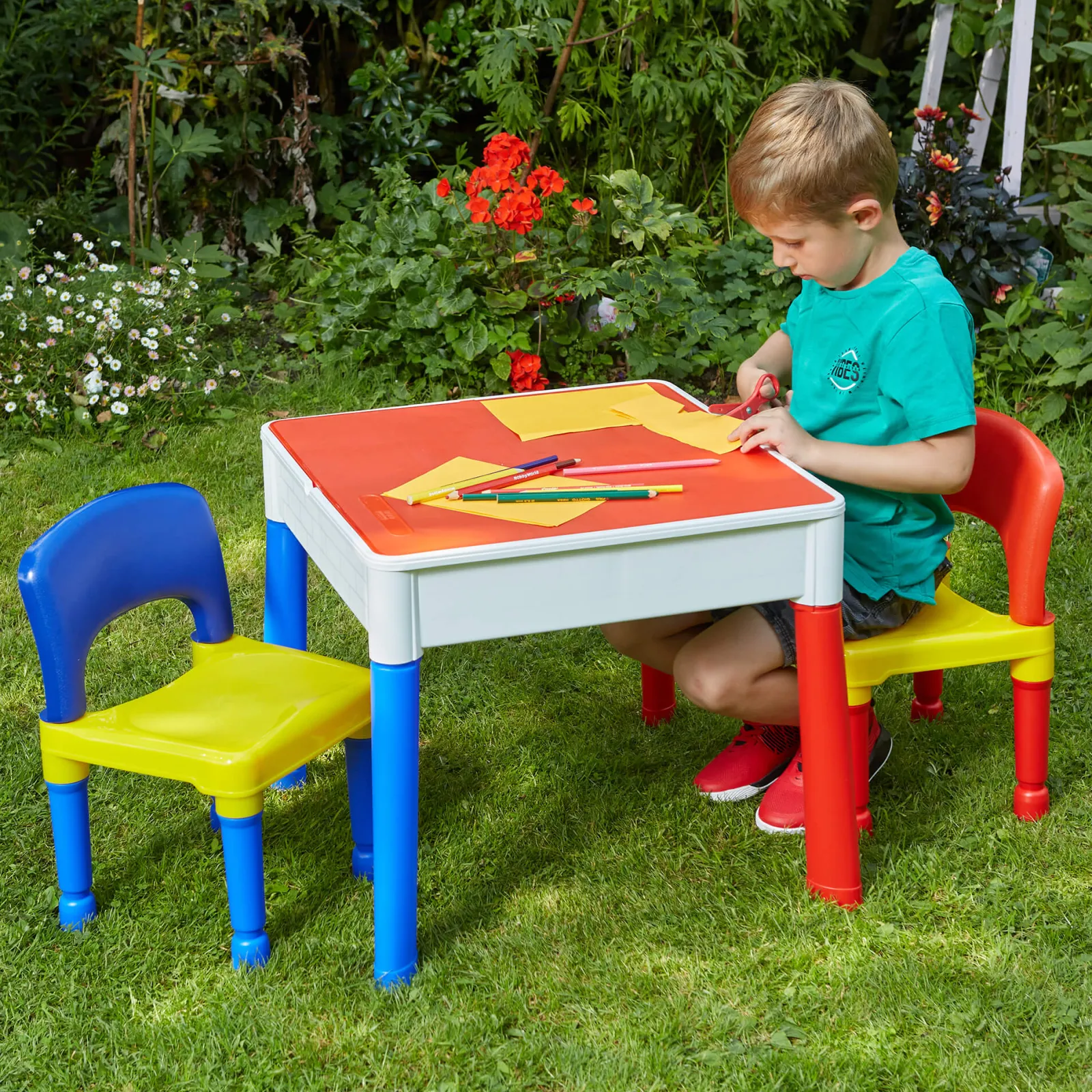Kinder Little Helper 5-in-1-Set aus Tisch und 2 Stühlen für Kinder | Sand- und Wasserkasten | Lego | Trocken abwischbare Oberseite | Aufbewahrung