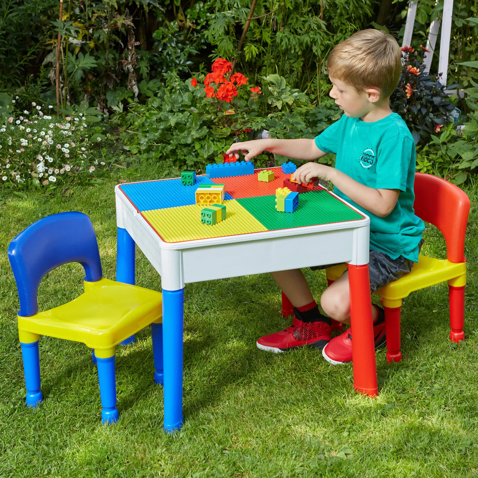 Kinder Little Helper 5-in-1-Set aus Tisch und 2 Stühlen für Kinder | Sand- und Wasserkasten | Lego | Trocken abwischbare Oberseite | Aufbewahrung