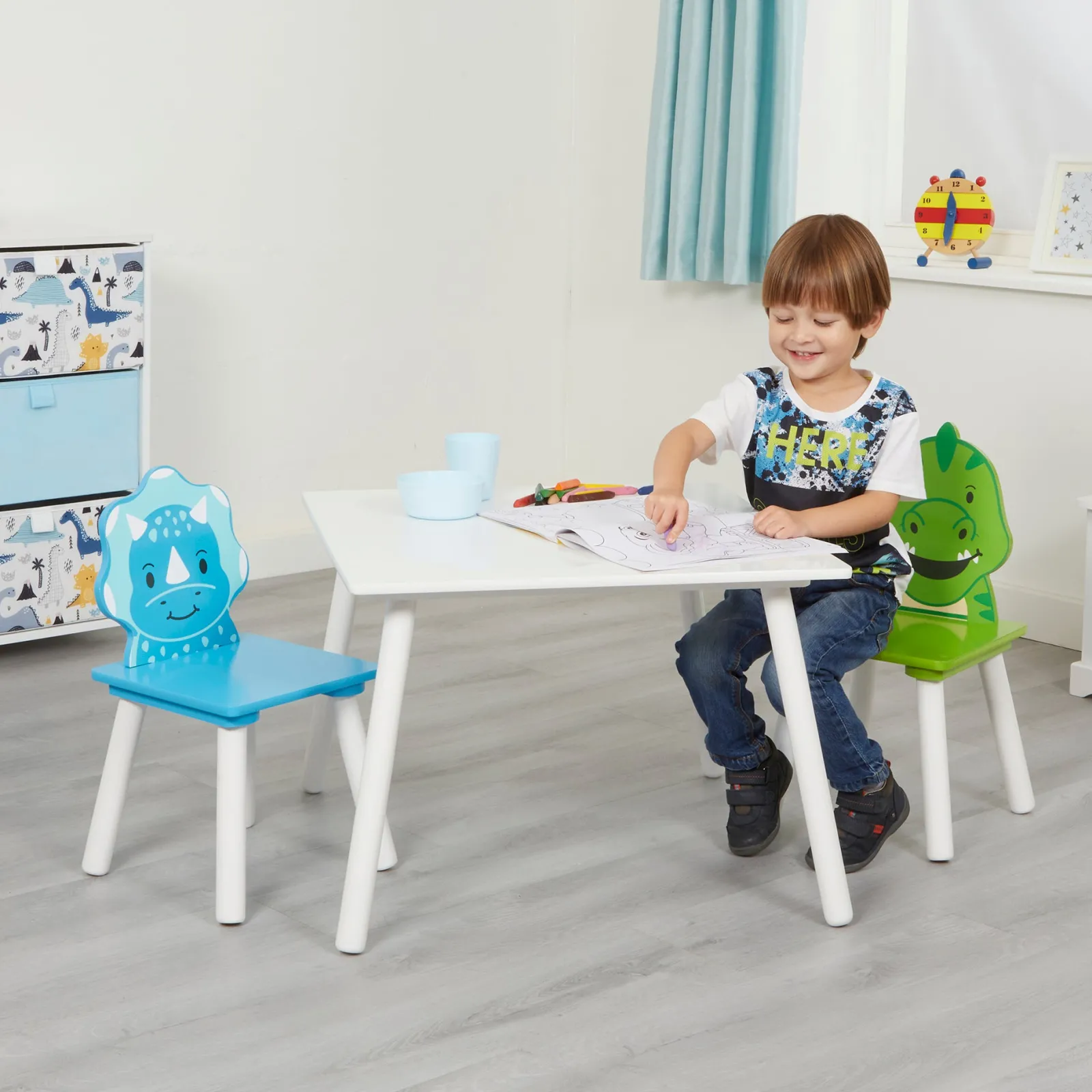 Kinder Little Helper Kinder-Dinosaurier-Holztisch und 2 Stühle im Set | Weiß, Blau & Grün | Ab 2 Jahren