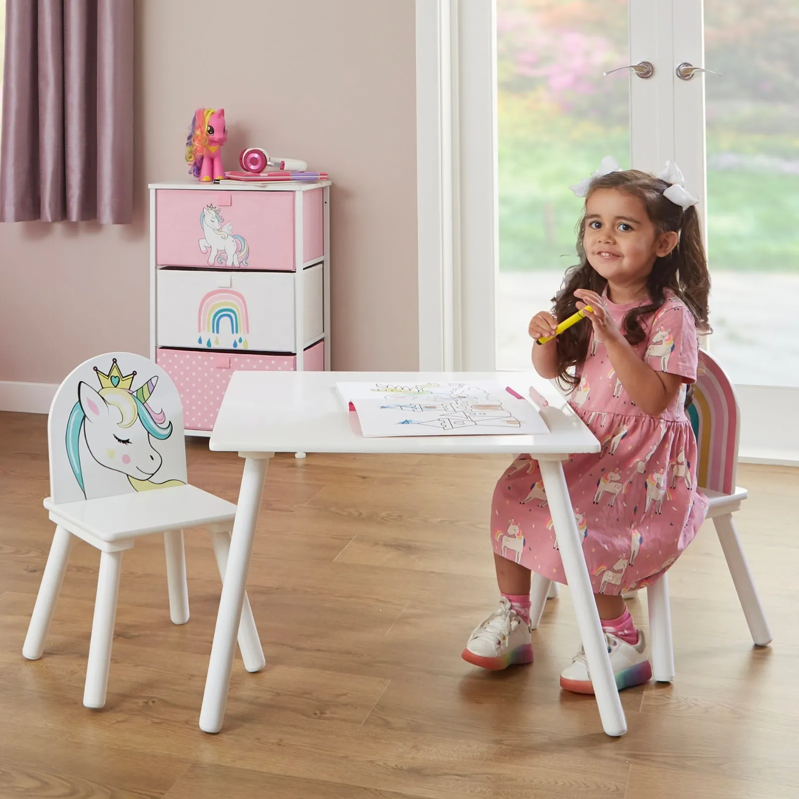 Kinder Little Helper Kinder-Set aus Holz mit Einhorn-Tisch und 2 Stühlen | Weiß | Ab 2 Jahren