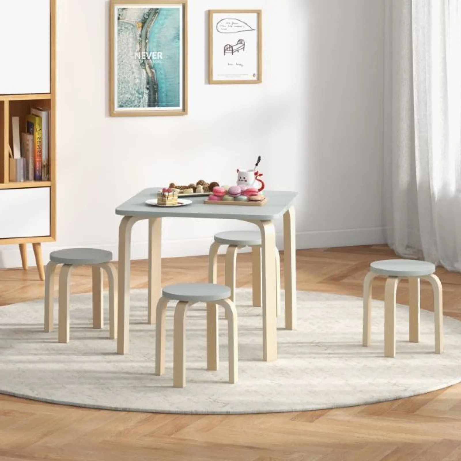 Kinder Little Helper Kinder-Set aus Öko-Birken- und Pappelholztisch und 4 stapelbaren Hockern | Platzsparend | Grau | 36m+