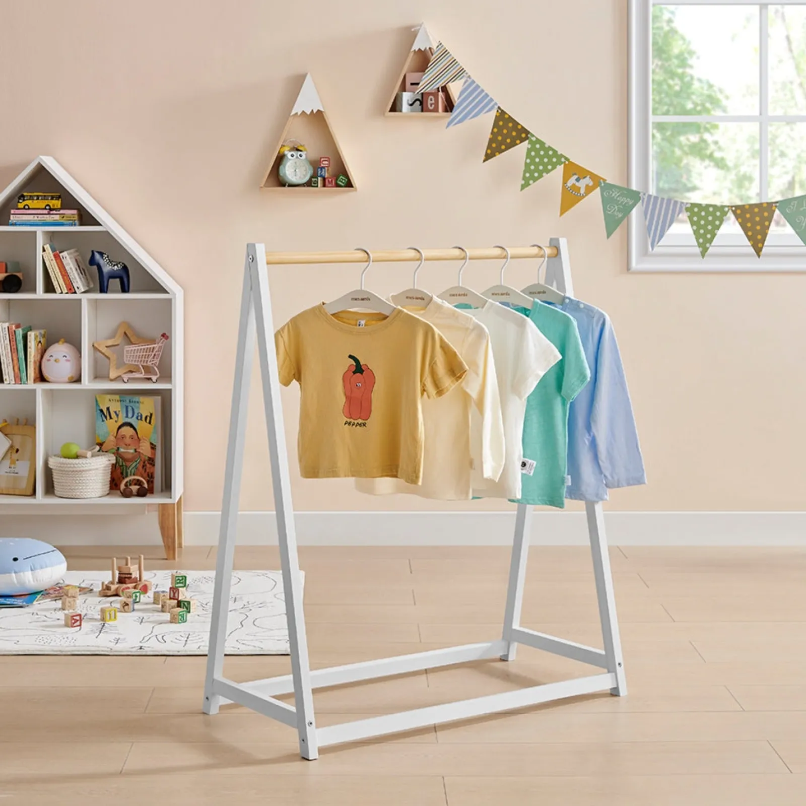 Kinder Little Helper 100 % ökologische, natürliche Montessori-Kleiderstange aus Kiefernholz | Kleiderstange | Natur/Weiß | 96cm hoch