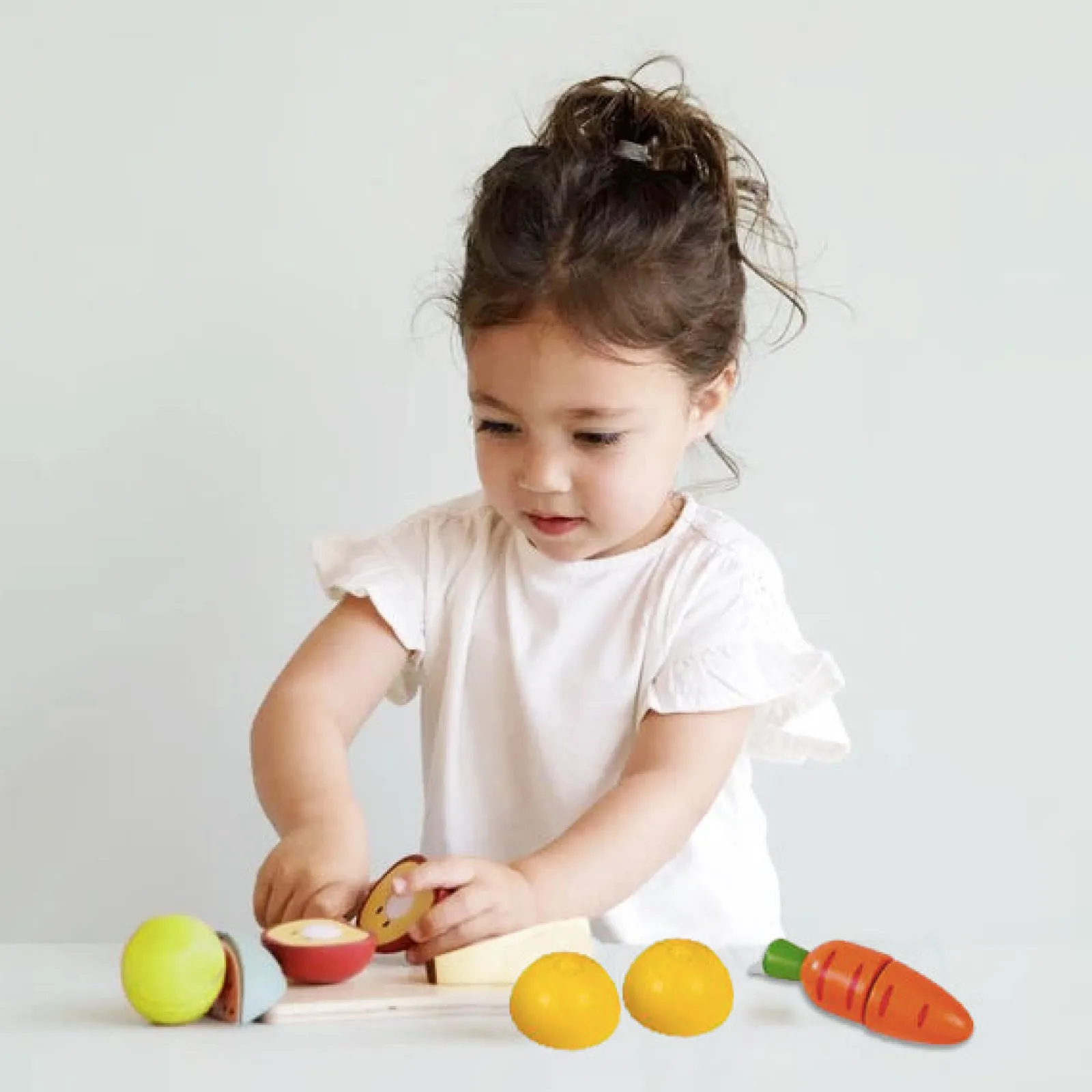 Kinder Little Helper 100 % Ökologisches Deluxe-Montessori-Obst- Und Gemüse-Spiellebensmittelset Für Kinder | Mini-Sieb | Kindermesser | Schneidebrett Und Kiste