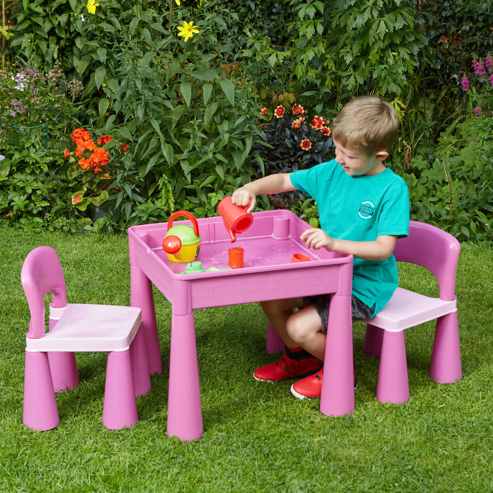Kinder Little Helper Mehrzweck-Set aus Kunststoff für drinnen und draußen mit Tisch und 2 Stühlen | Lego-Brett | Sand- und Wasserkasten | Rosa