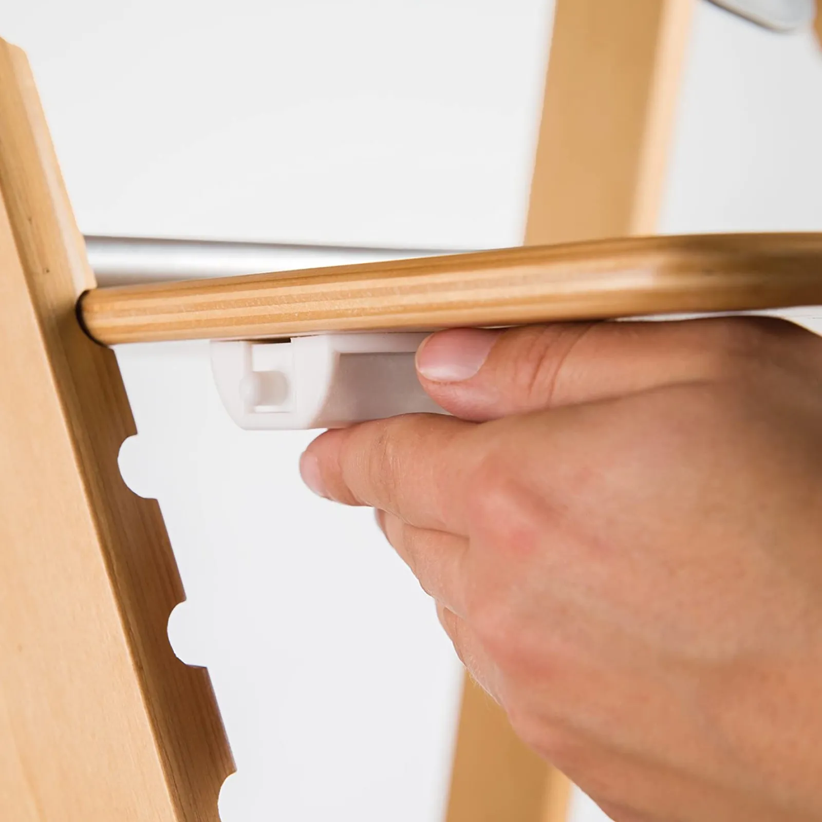 Little Helper Mitwachsender, verstellbarer Hochstuhl aus Ökoholz mit Schnellverschluss-Tablett-Option | Natur | 6 Monate – 10 Jahre