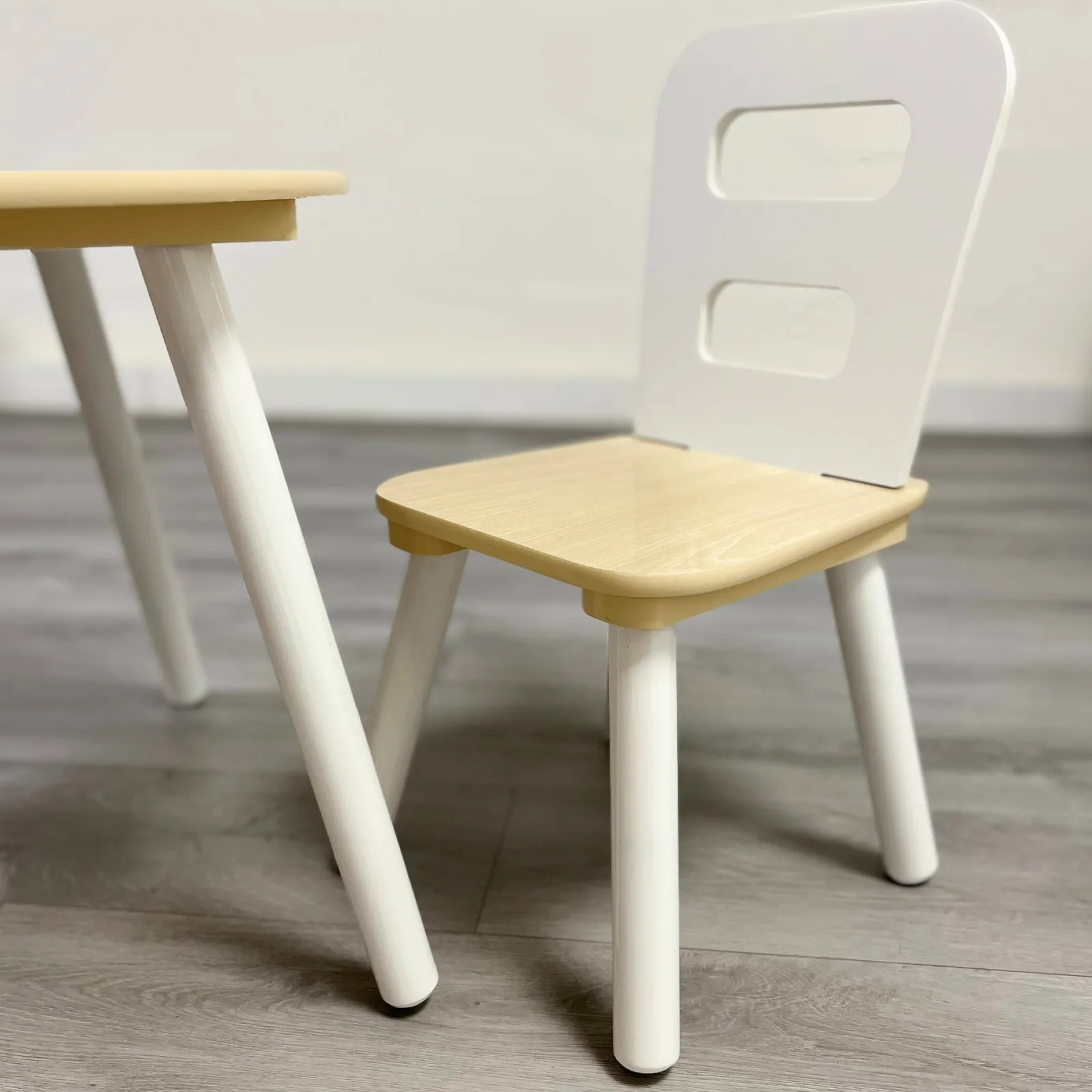 Kinder Little Helper Moderner Montessori-Tisch und 2 Stühle aus weißem und natürlichem Holz für Kinder | Ab 2 Jahren