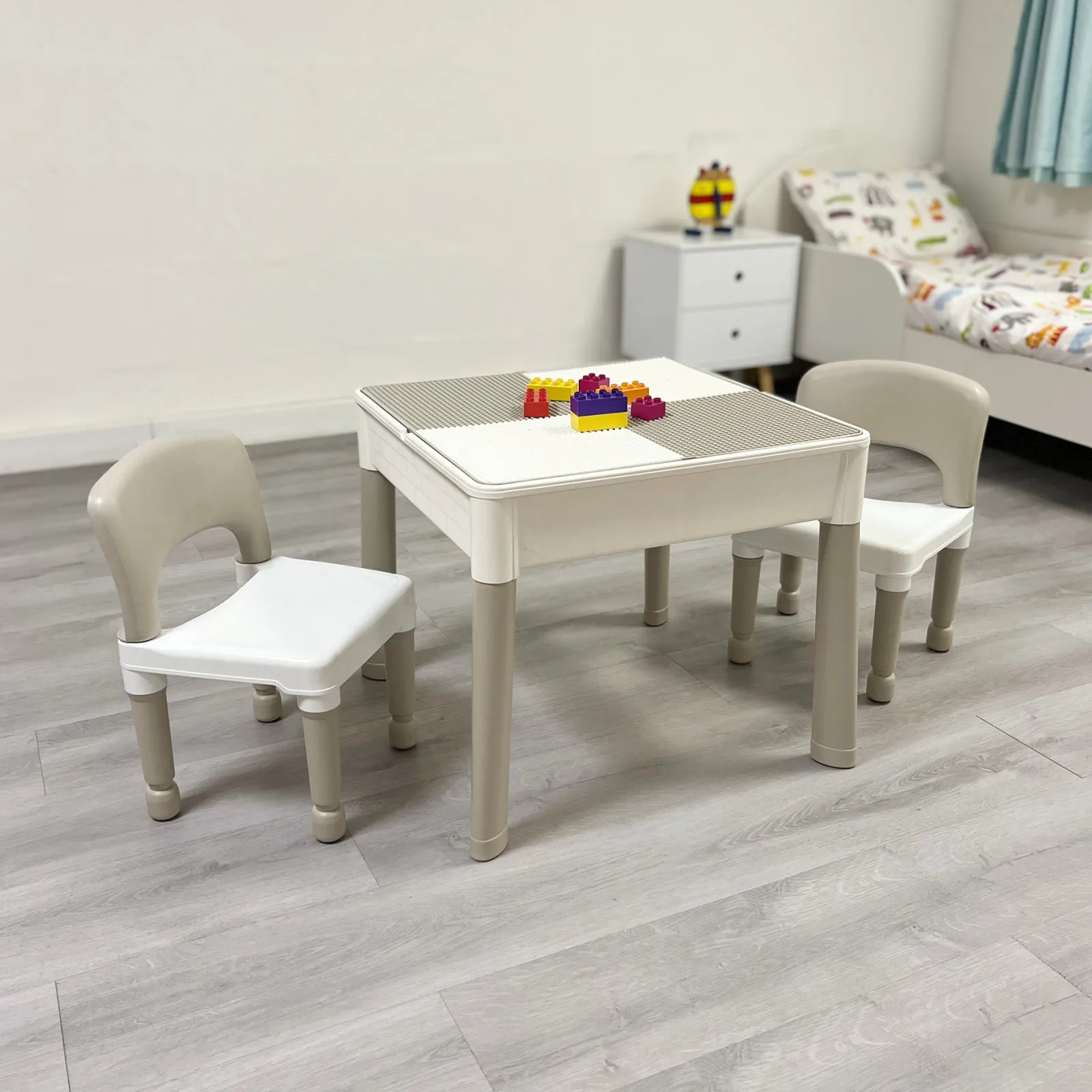 Kinder Little Helper Montessori 5-in-1 Tisch & 2 Stühle Set | Sand- & Wasserkasten | Lego | Trocken abwischbare Oberfläche | Grau & Weiß