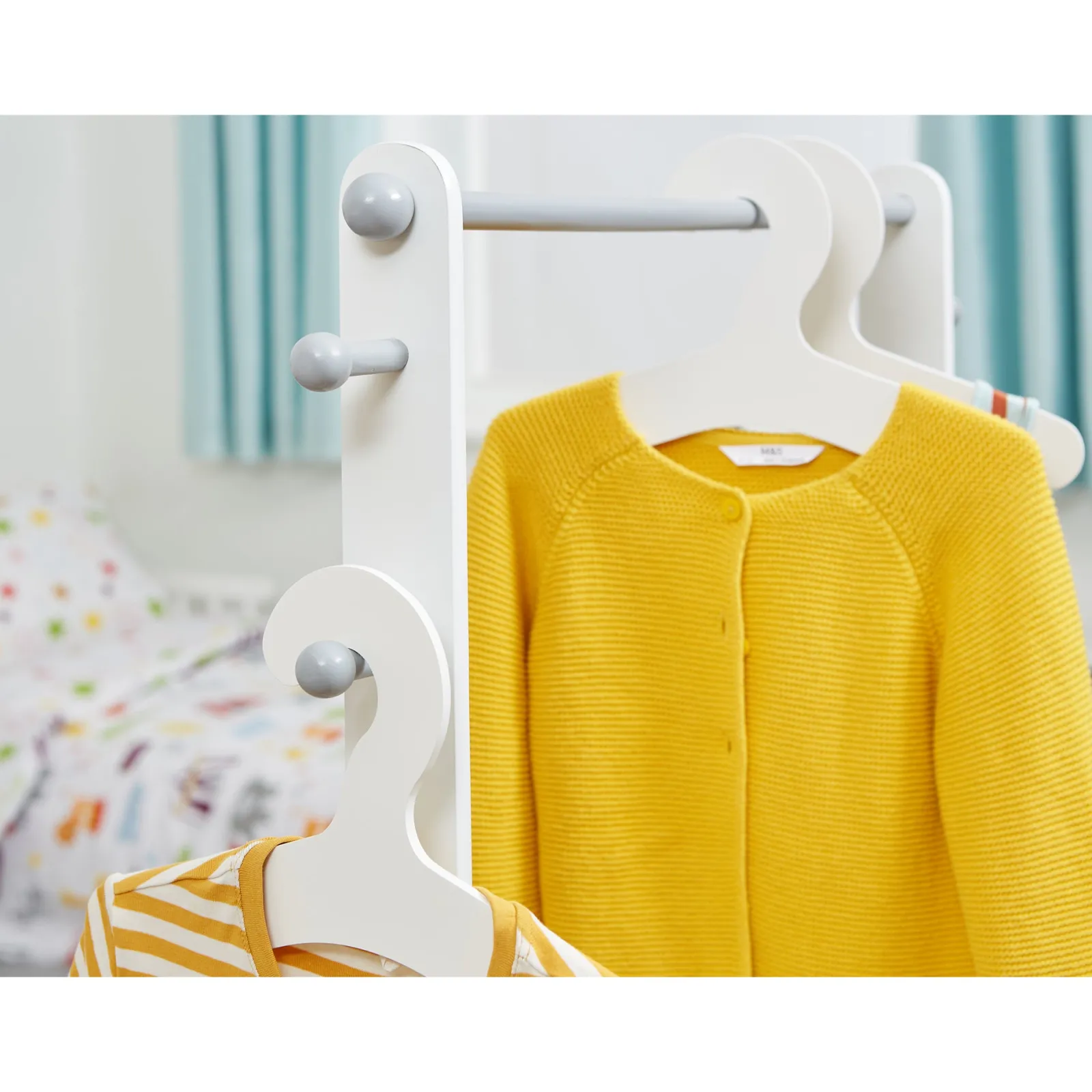Kinder Little Helper Montessori-Kleiderstange für Kinder | Kleiderstange zum Anziehen für Kinder | mit Stauraum | Weiß und Grau