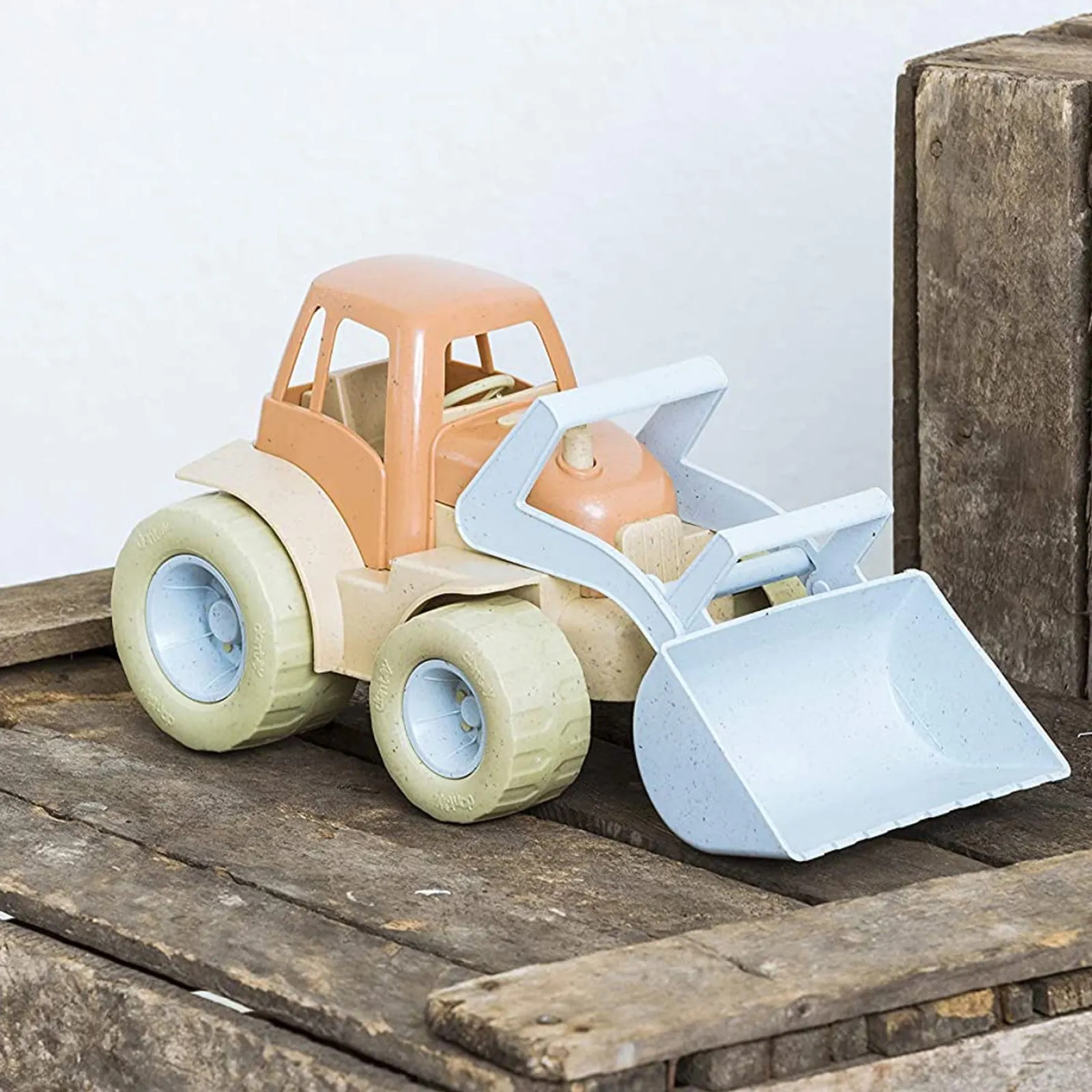 Little Helper Montessori-Sandkastenspielzeug aus 100 % recycelbarem BIO-Kunststoff | Spielzeug-Traktor mit Schaufel-Frontlader | Ab 2 Jahren