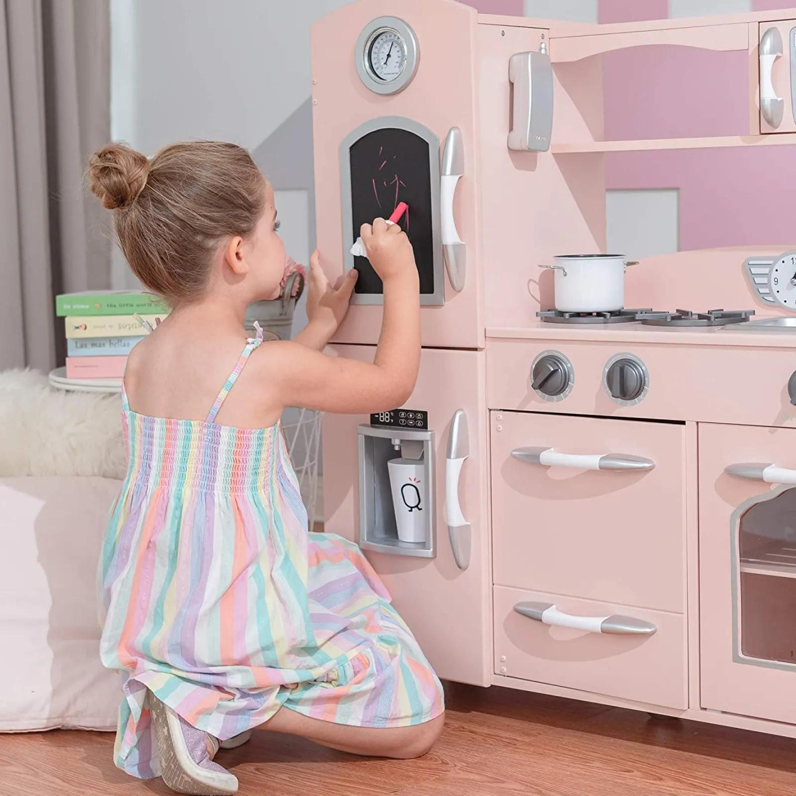 Little Helper Montessori-Spielküche aus Holz im Retro-Design mit realistischem Zubehör und Spieleis | Rosa