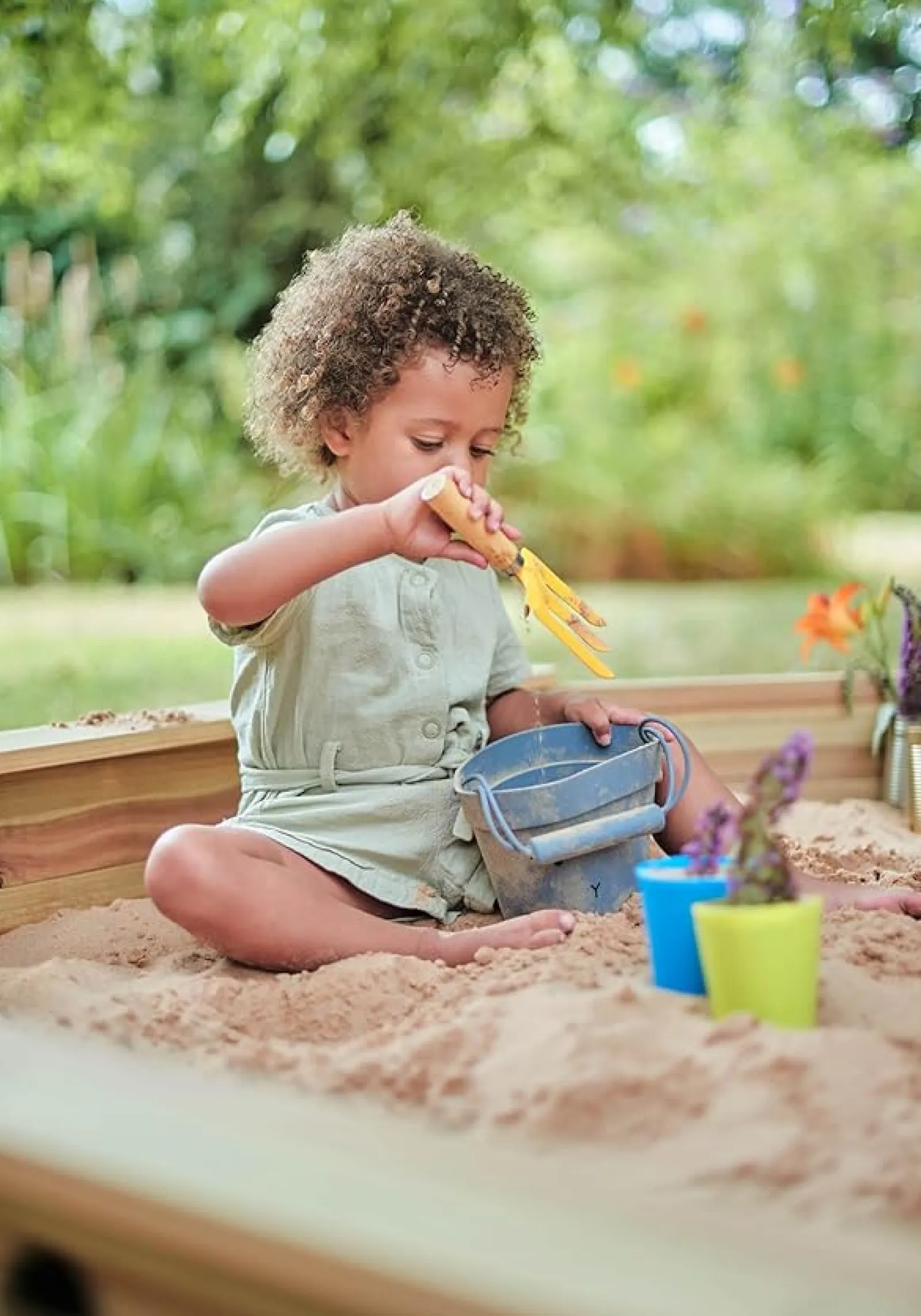 Little Helper Riesiger Octaganol Eco FSC-Sandkasten aus Holz mit wasserdichter Abdeckung | 1,5 m Durchmesser | 18 m+