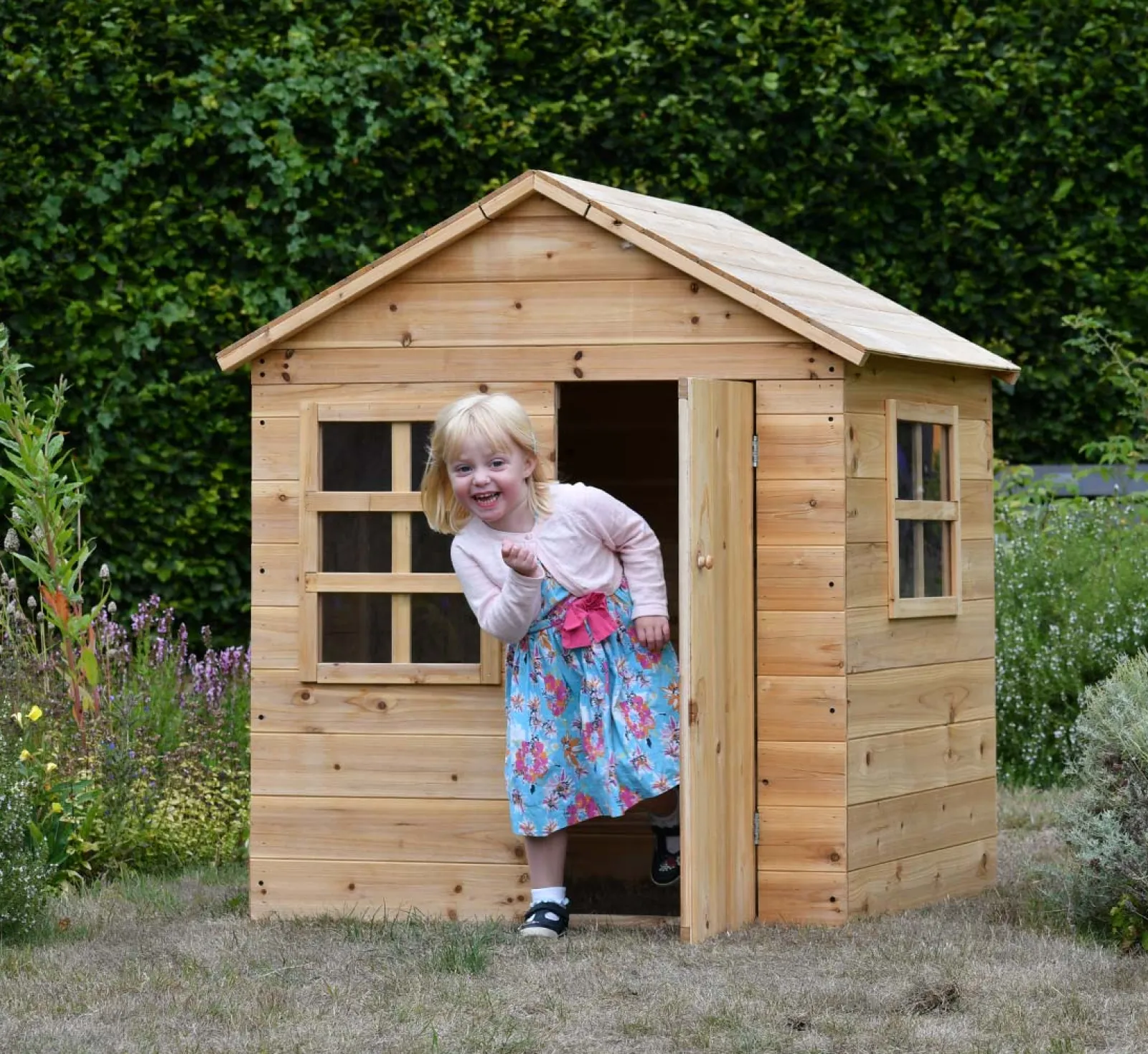 Little Helper Robustes, wunderschön gefertigtes Montessori-Spielhaus aus natürlichem Tannenholz für draußen | Spielhaus | 18m+