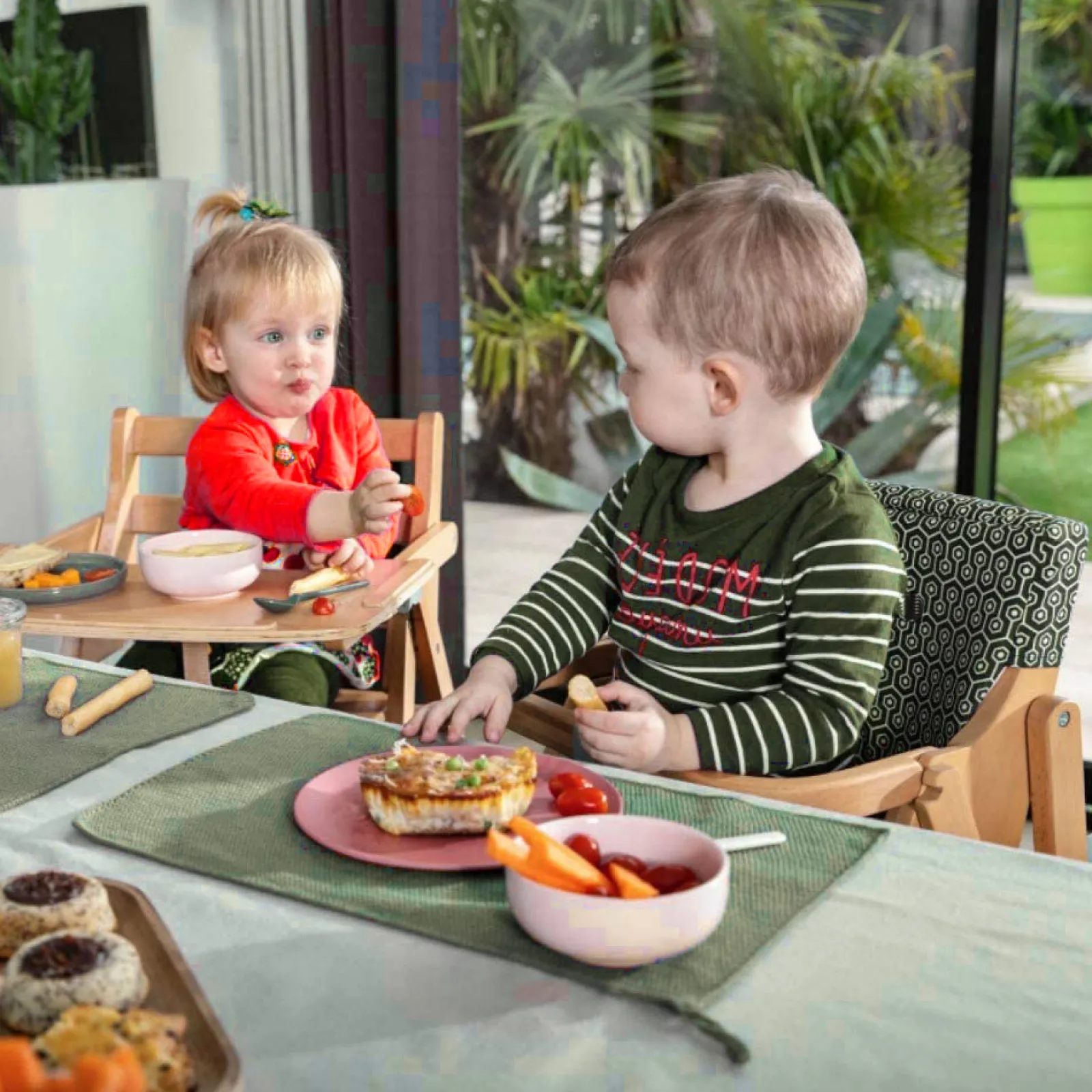 Little Helper Superweicher und gepolsterter Hochstuhleinsatz | Vollständig waschbar | Kompatibel mit 2-in-1-Klapphochstuhl | Anthrazit
