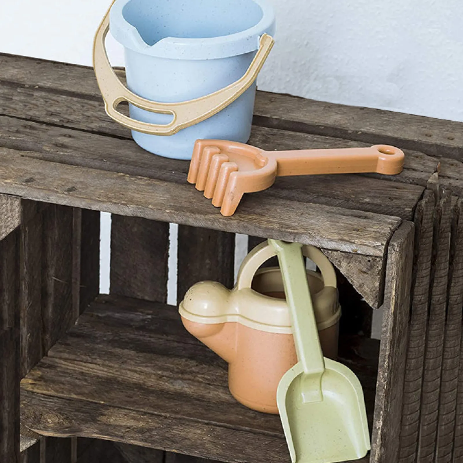 Little Helper 4-teiliges Sand- und Wasserspielset aus 100 % recycelbarem BIOKunststoff | Outdoor-Spielzeug für den Sandkasten | Ab 2 Jahren