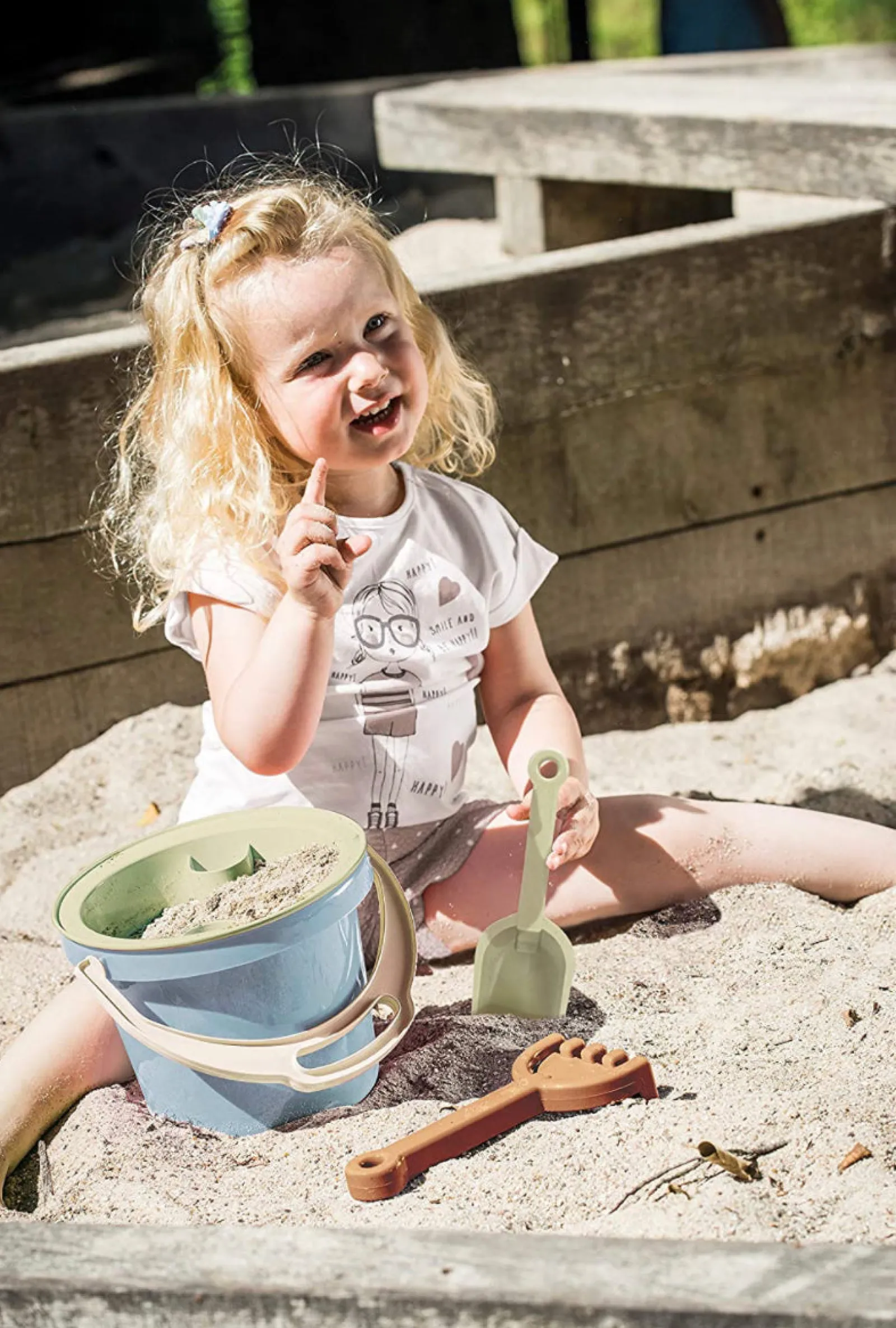 Little Helper 4-teiliges Sand- und Wasserspielset aus 100 % recycelbarem BIOKunststoff | Outdoor-Spielzeug für den Sandkasten | Ab 2 Jahren