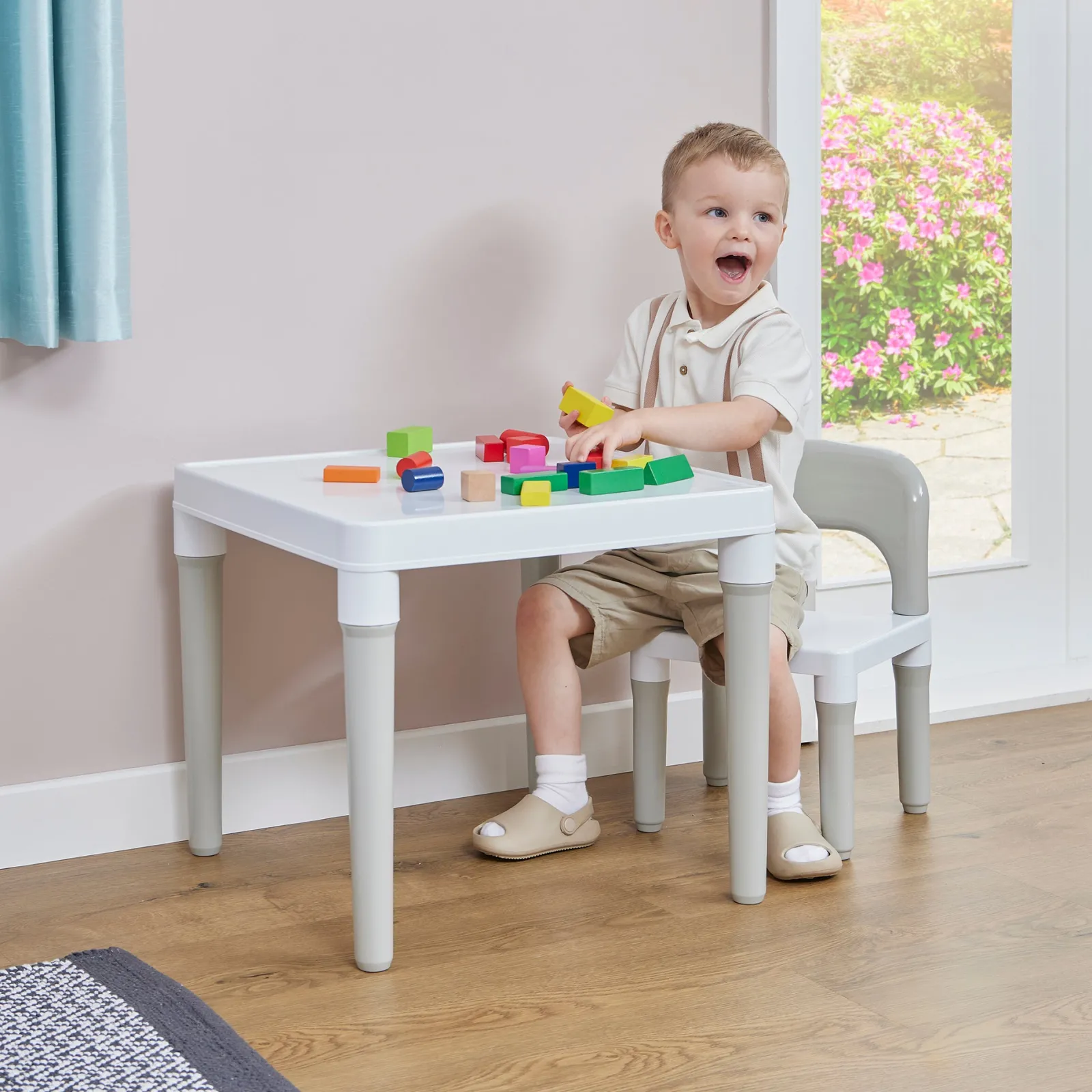 Kinder Little Helper Tisch- und Stuhlset aus Kunststoff in Weiß und Grau für drinnen und draußen | Ab 2 Jahren