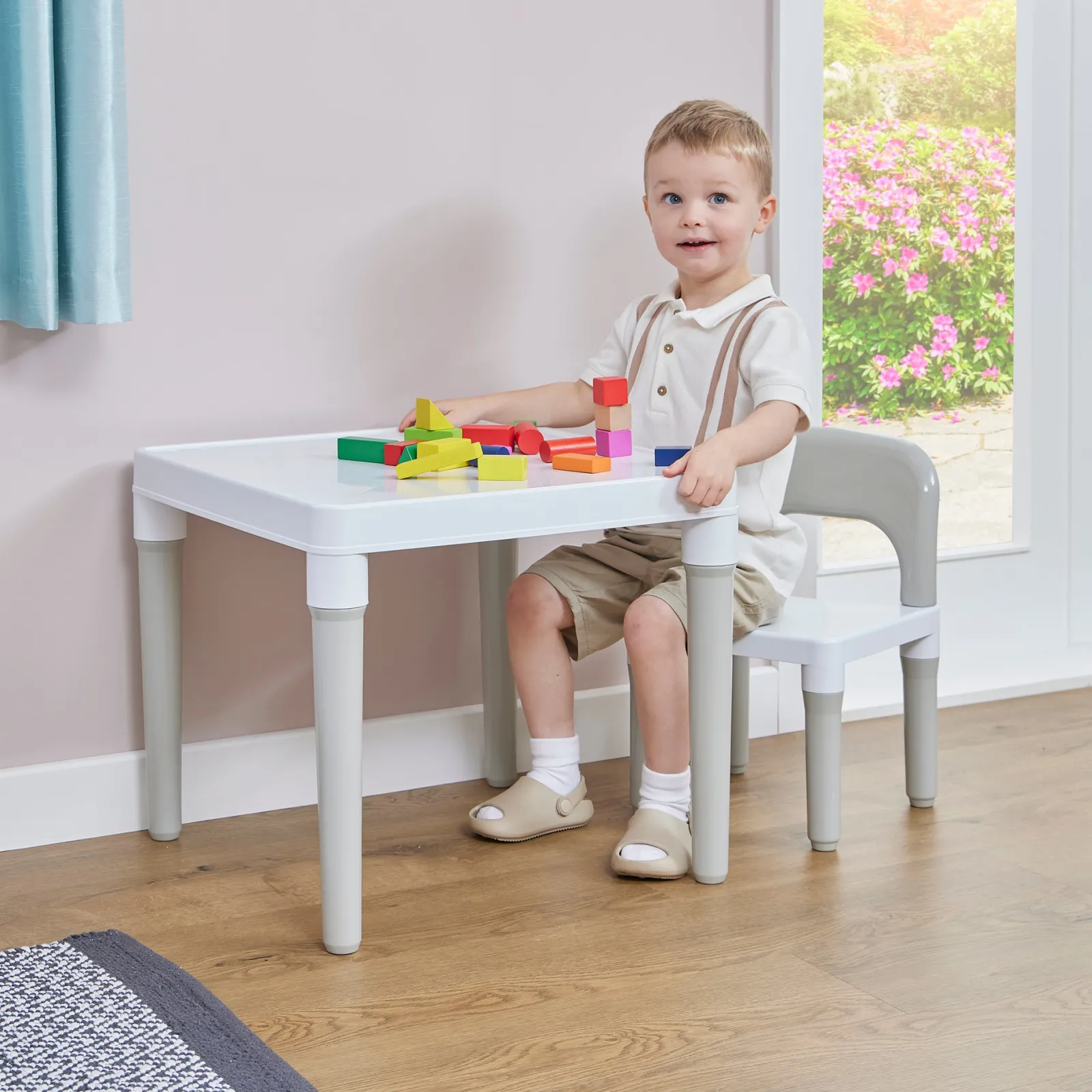 Kinder Little Helper Tisch- und Stuhlset aus Kunststoff in Weiß und Grau für drinnen und draußen | Ab 2 Jahren