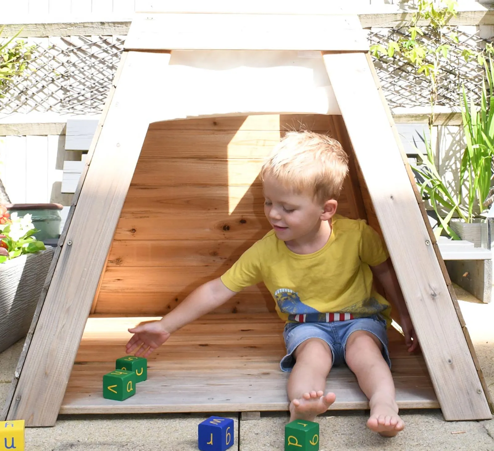 Little Helper Umweltbewusstes, robustes und stabiles Montessori-Tipi für Kinder | Spielhaus oder Höhle aus Holz mit Tür und Fenstern | 1,55 m hoch