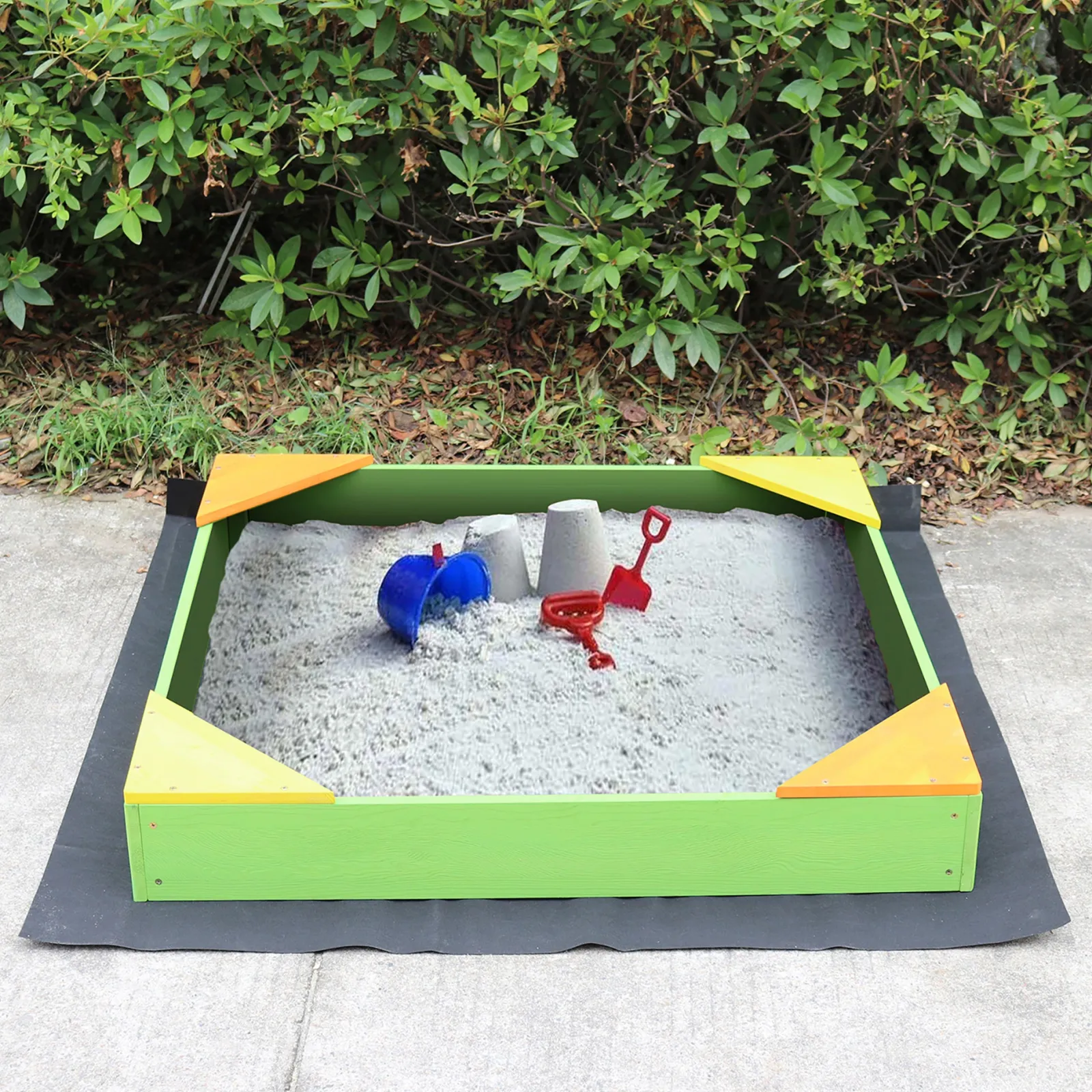 Little Helper 100 % umweltfreundlicher, verrottungsbeständiger FSC-zertifizierter Montessori-Sandkasten aus Zypressenholz | Bodeneinlage | Wasserdichte Abdeckung | 90 x 90 cm